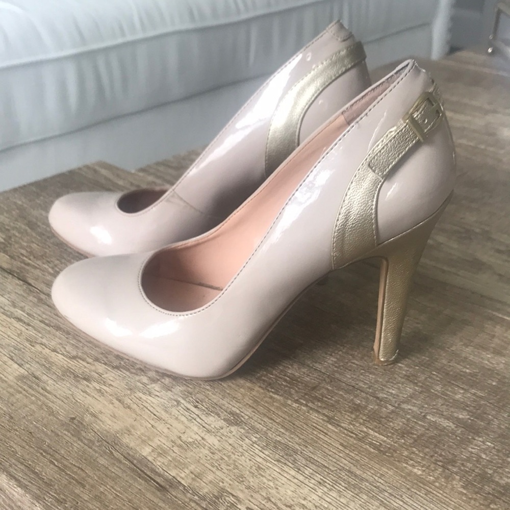 JULIANNE HOUGH PUMPS
